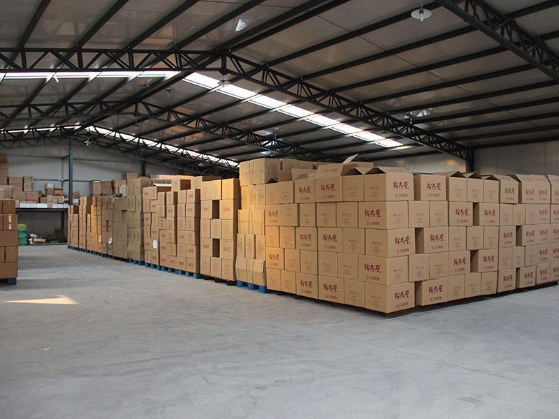 Plastic pallets shall be used in warehouses and workshops